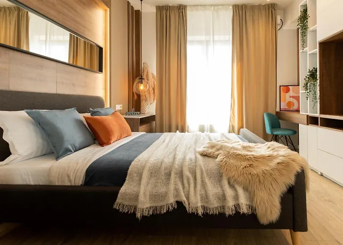 Modern Elegance In The Heart Of The City - Romana Square Apartments