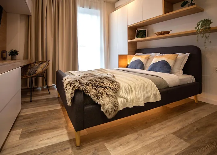 Modern Elegance In The Heart Of The City - Romana Square Apartments